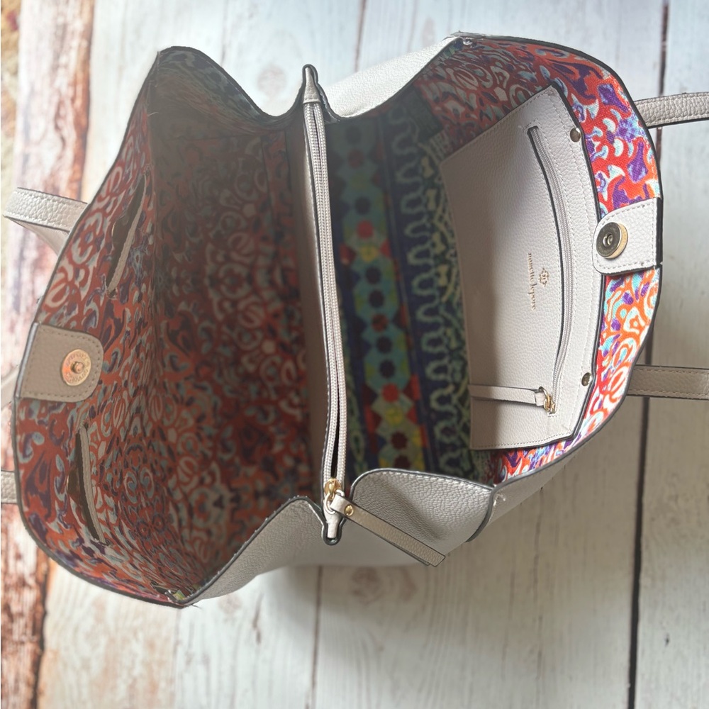 Arabelle tote bag from Nanette Lepore - Picture 3 of 3